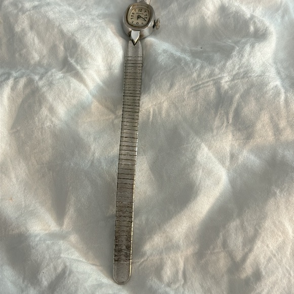 Vintage Benrus 14K Gold Dainty Watch - Picture 12 of 15